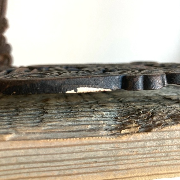 Cast iron trivets set of 2 - Picture 3 of 4